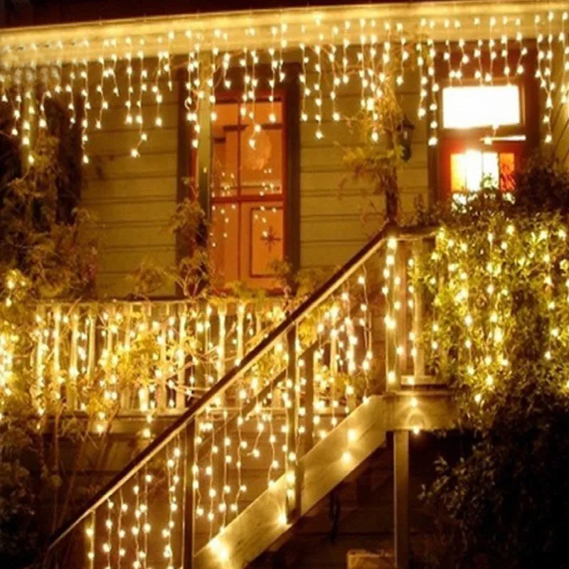 Instalatie 12 metri, 300 LED-uri tip turturi