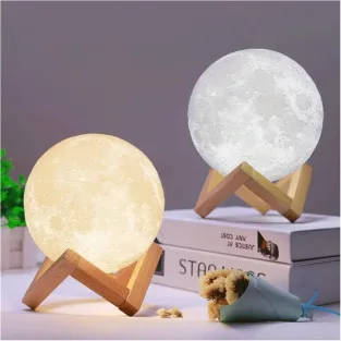 Lampa de veghe in forma de luna 3D, lumina LED, stand lemn