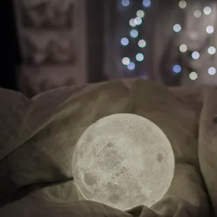 Moon Lamp 3D - lampa in forma de luna, lumina 2
