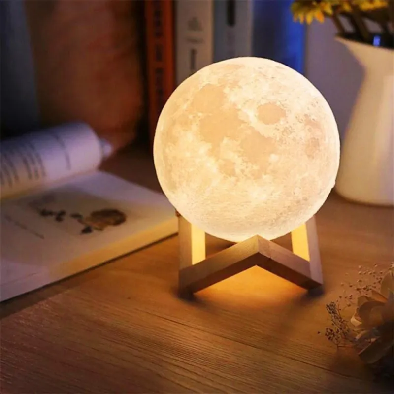 Moon Lamp 3D - lampa in forma de luna, lumina