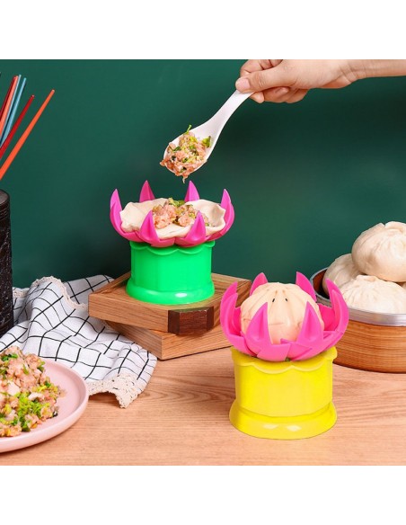 Dispozitiv pentru coltunasi, ravioli sau galuste umplute