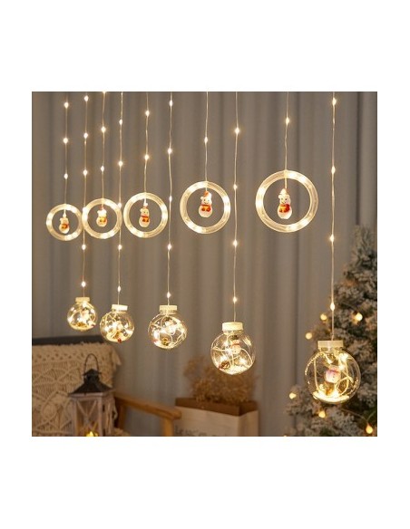 Instalatie perdea cu globuri si cercuri cu braduti, 10